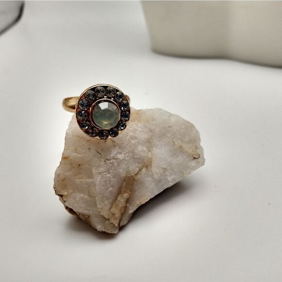 PaleĀ medallionāstone ringā adjustable band size - Picture 2 of 3